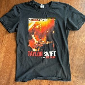 Taylor Swift 2013 Red Tour Concert Black Graphic Print T-Shirt